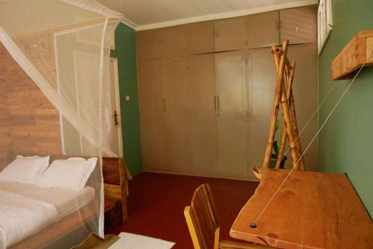 Jinja Backpackers Vandrarhem Exteriör bild