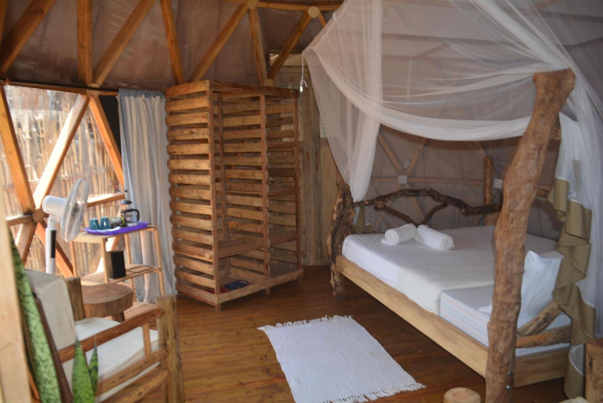 Jinja Backpackers Vandrarhem Exteriör bild