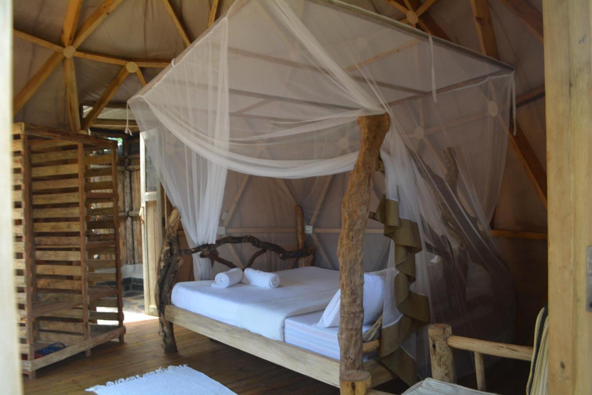 Jinja Backpackers Vandrarhem Exteriör bild