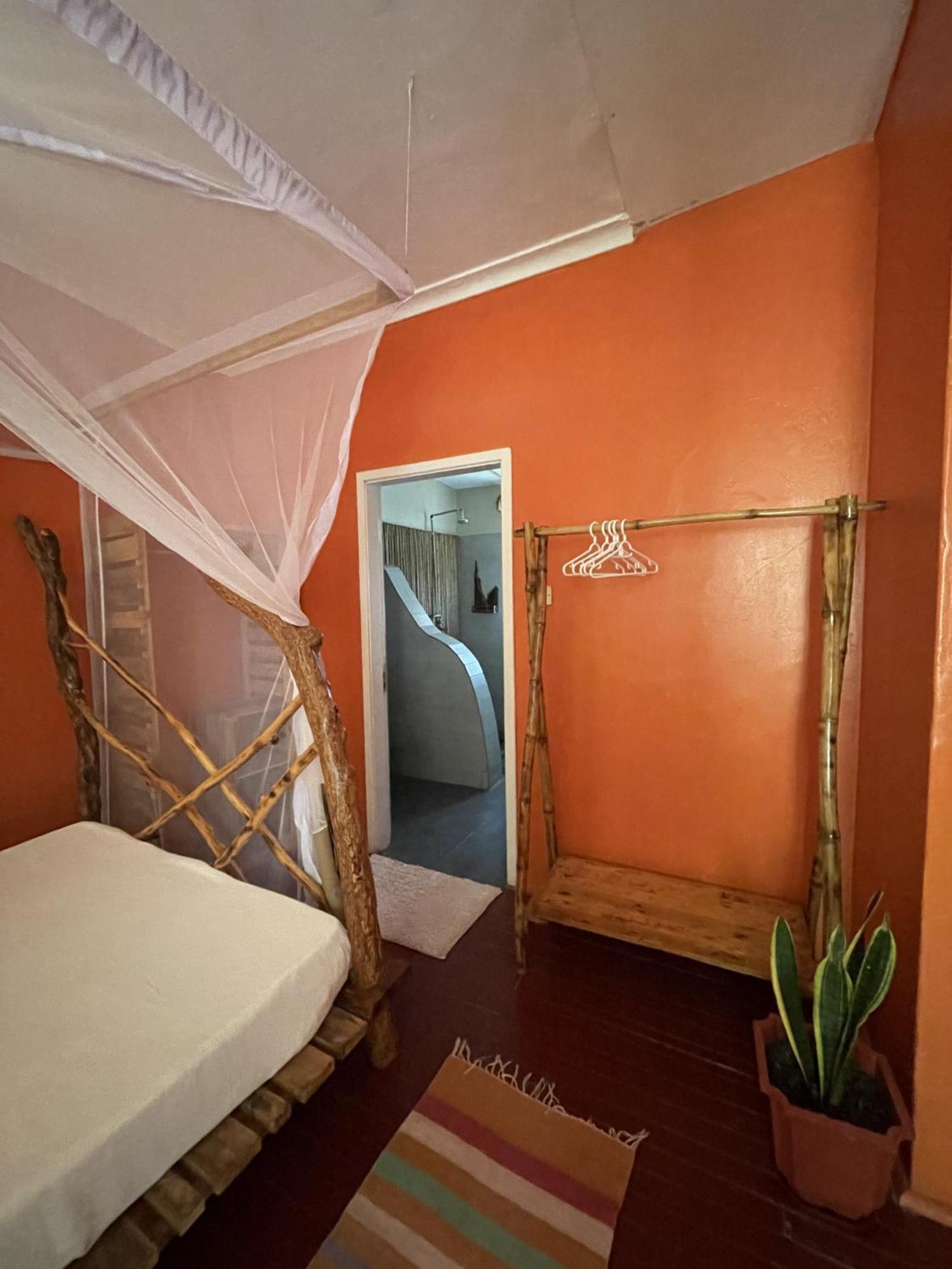 Jinja Backpackers Vandrarhem Rum bild