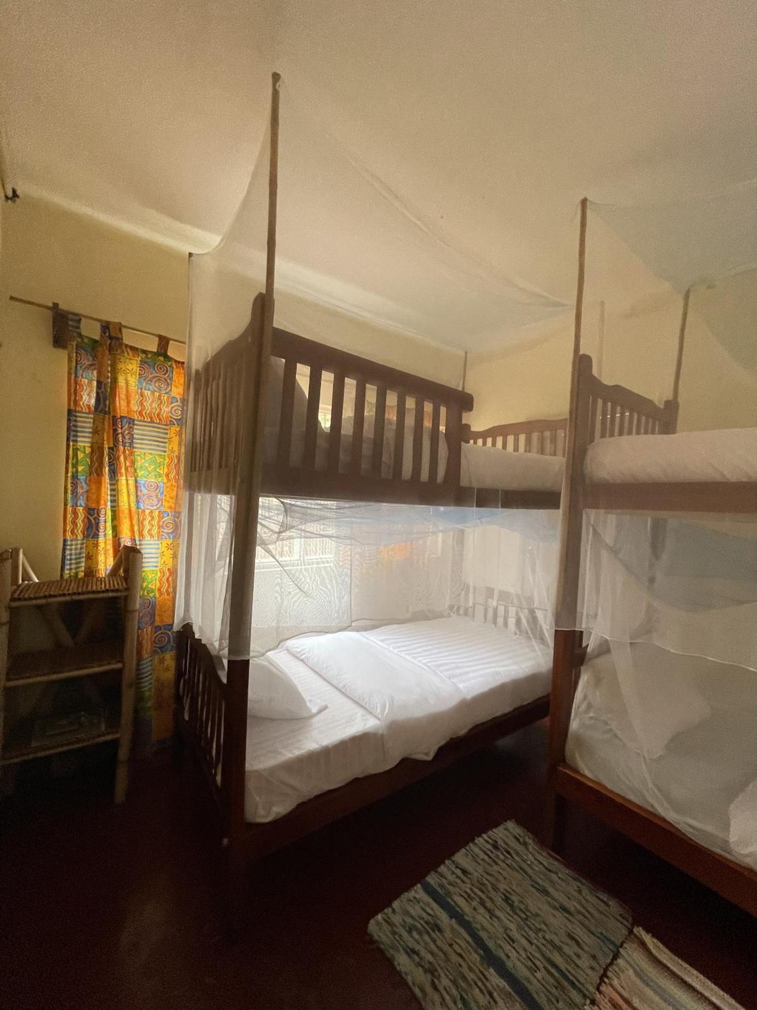Jinja Backpackers Vandrarhem Rum bild